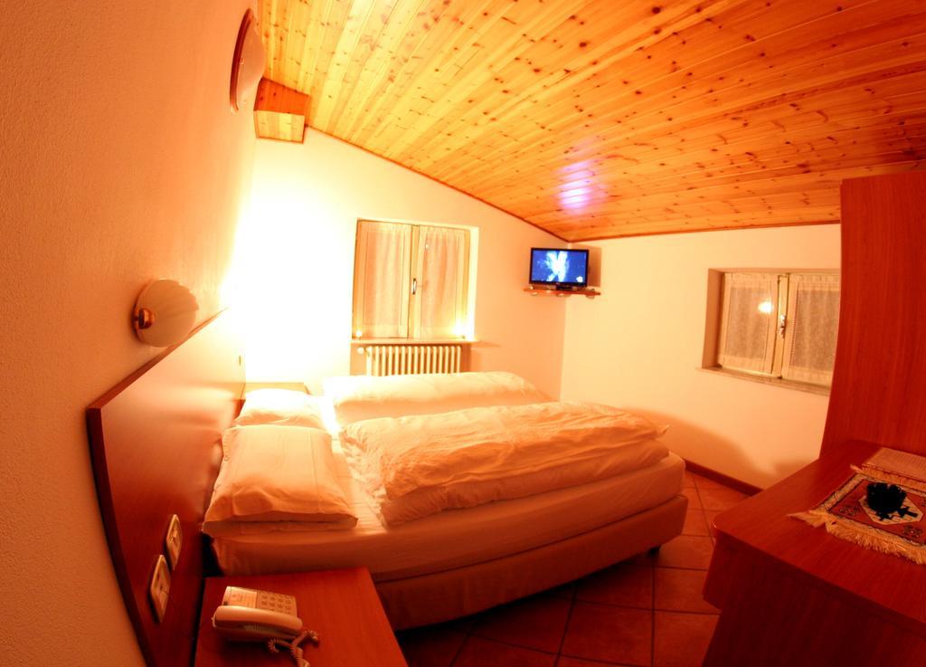 Hotel Milano Piazzatorre Εξωτερικό φωτογραφία